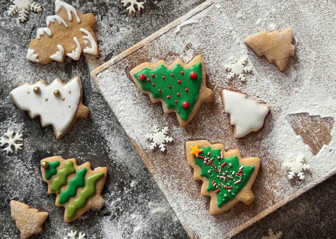 tree shaped holiday cookies