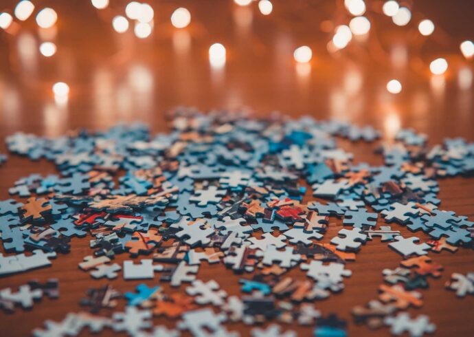 Analog lounge puzzles at MOLLIE