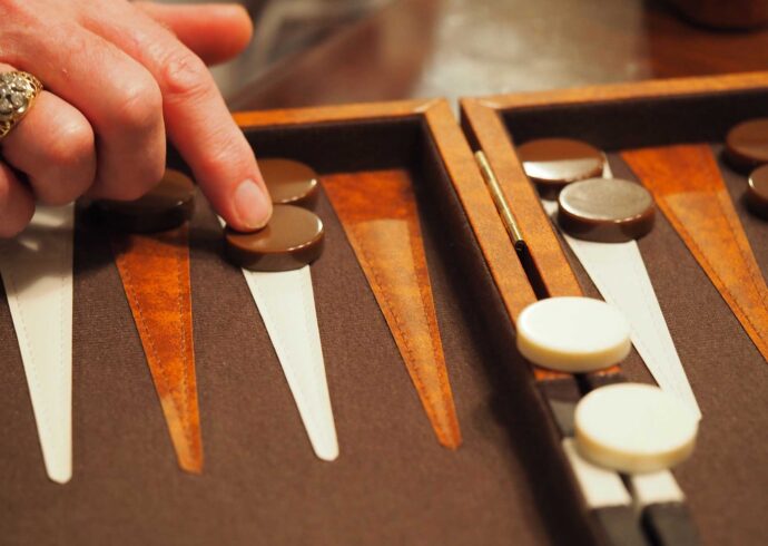 Analog lounge games at MOLLIE