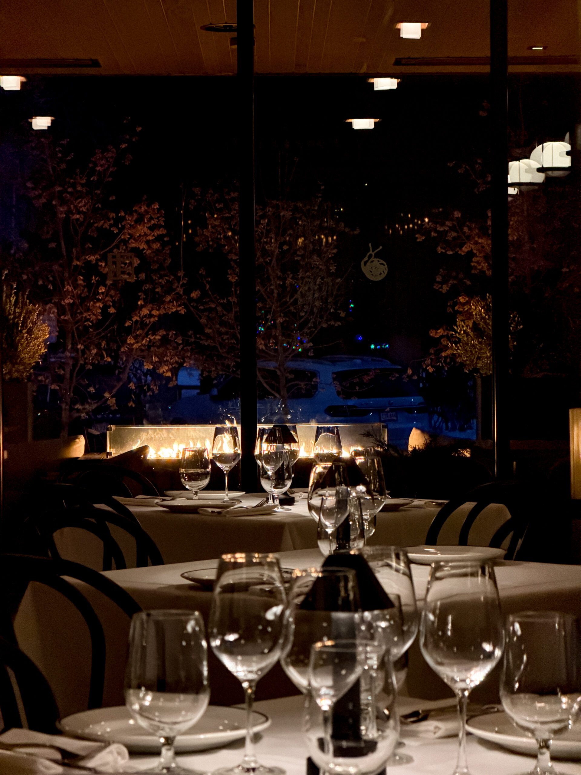 The dining room of Petit Trois Aspen at MOLLIE Aspen